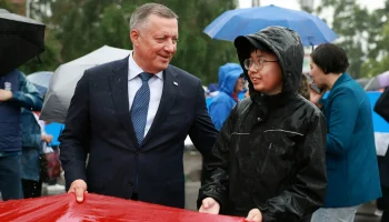 В День России в столице Иркутской области развернули 50-метровый триколор 9