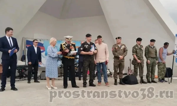 ИРКУТСК, 26 июня &mdash; В Иркутской области прошли масштабные торжества, празднования начались с торжественного шествия и митинга.