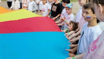 25 июля на площадке яхт-клуба &laquo;Исток&raquo; прошёл грандиозный фестиваль &laquo;Паруса возможностей&raquo; для детей с особенностями в развитии. 7
