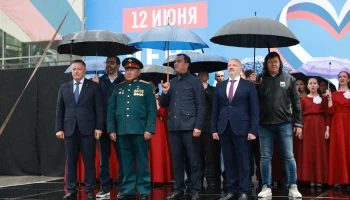 В День России в столице Иркутской области развернули 50-метровый триколор 0