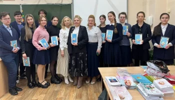 Открытый урок в Православной гимназии со школьниками 11, 10, 9 и 7 классов. В ходе встречи обсуждались темы благотворительности, социального служения и ценности семьи.